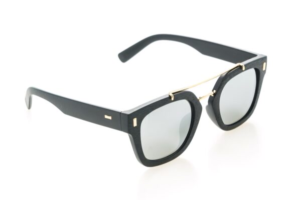 Gafas con Montura Moderna Oscura y Puente Metálico Dorado